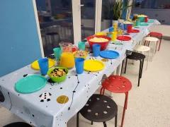 Poczęstunek podczas urodzin a Urysnwie